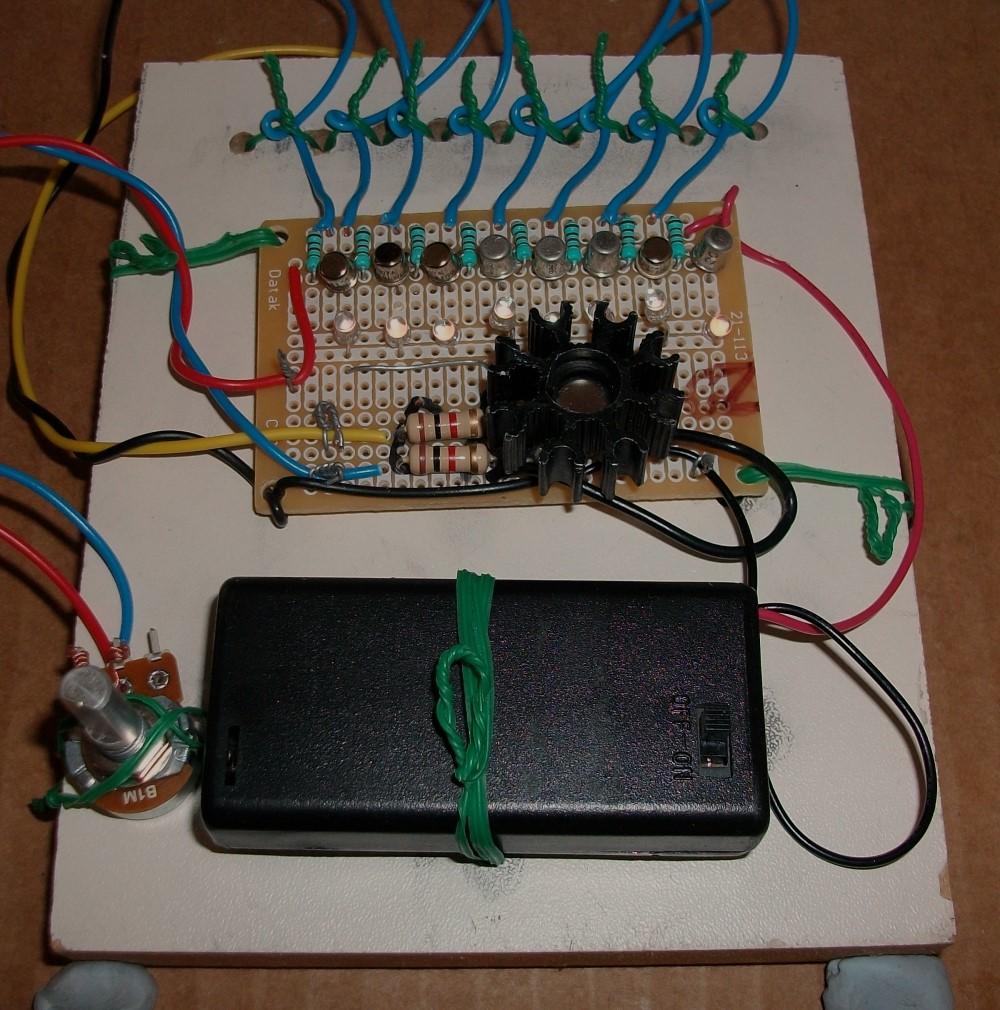 LED Voltage Indicator 03 Step 02 Make the Circuit.jpg