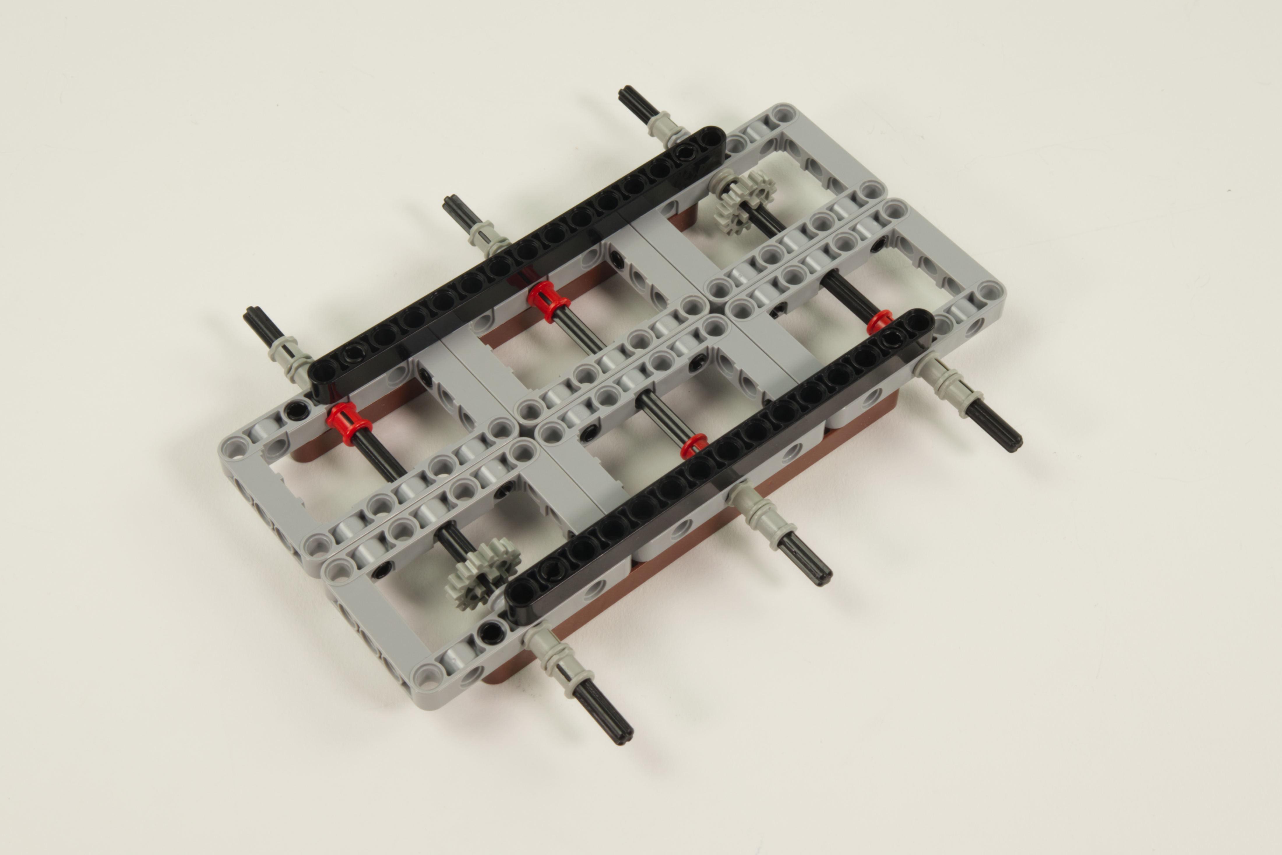 LEGO Tank-2407.jpg