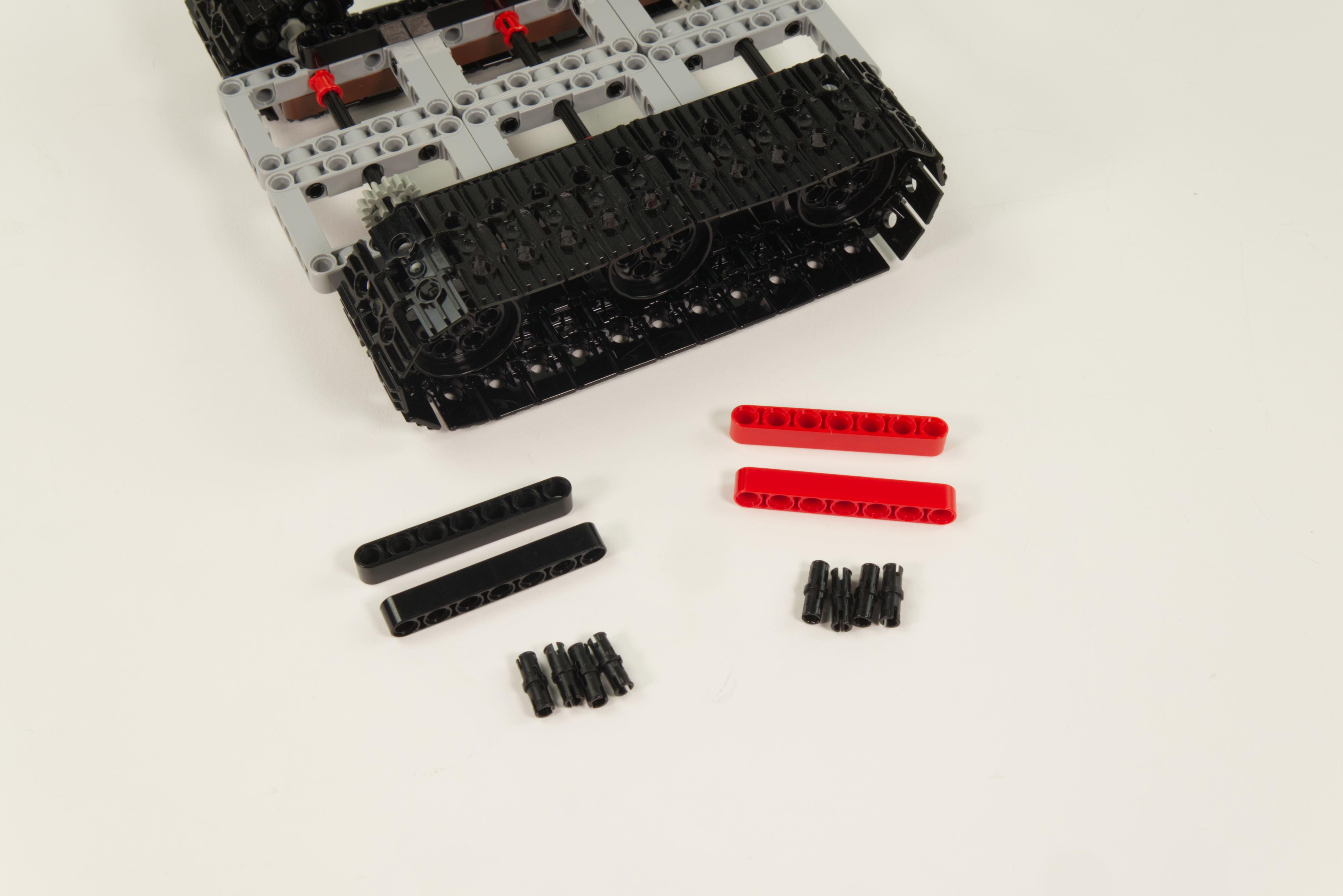 LEGO Tank-2420.jpg