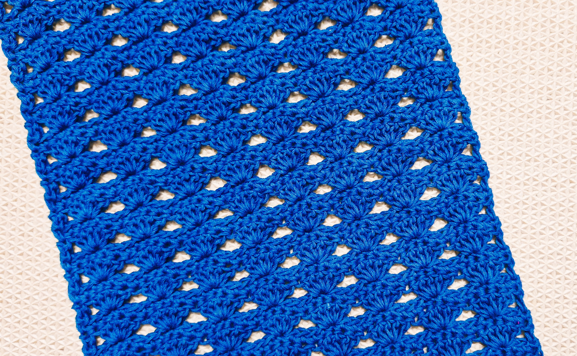 Lacy Shell Crochet Tablerunner (1).png