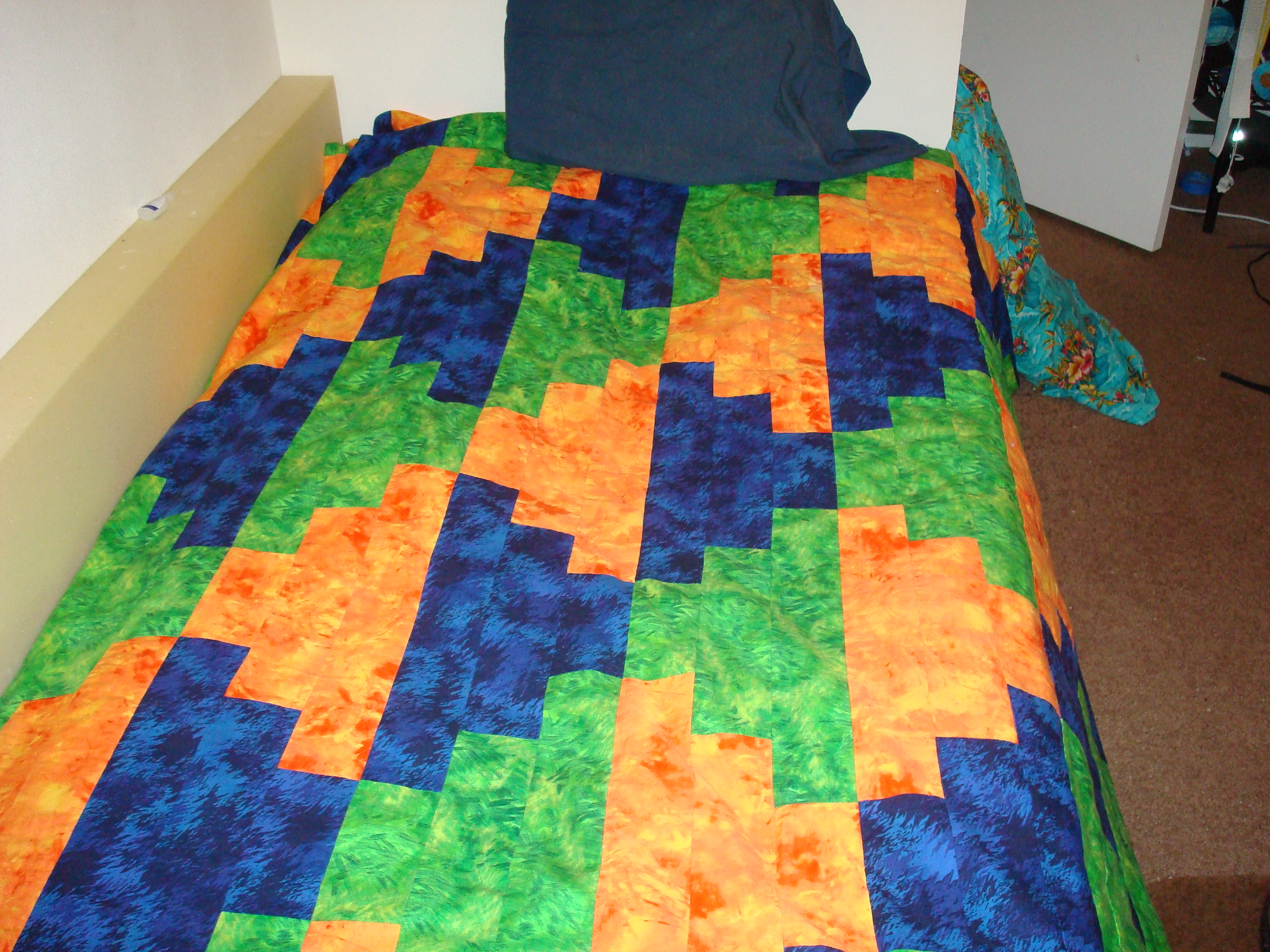 Lantern Quilt on bed  DSC01916.JPG