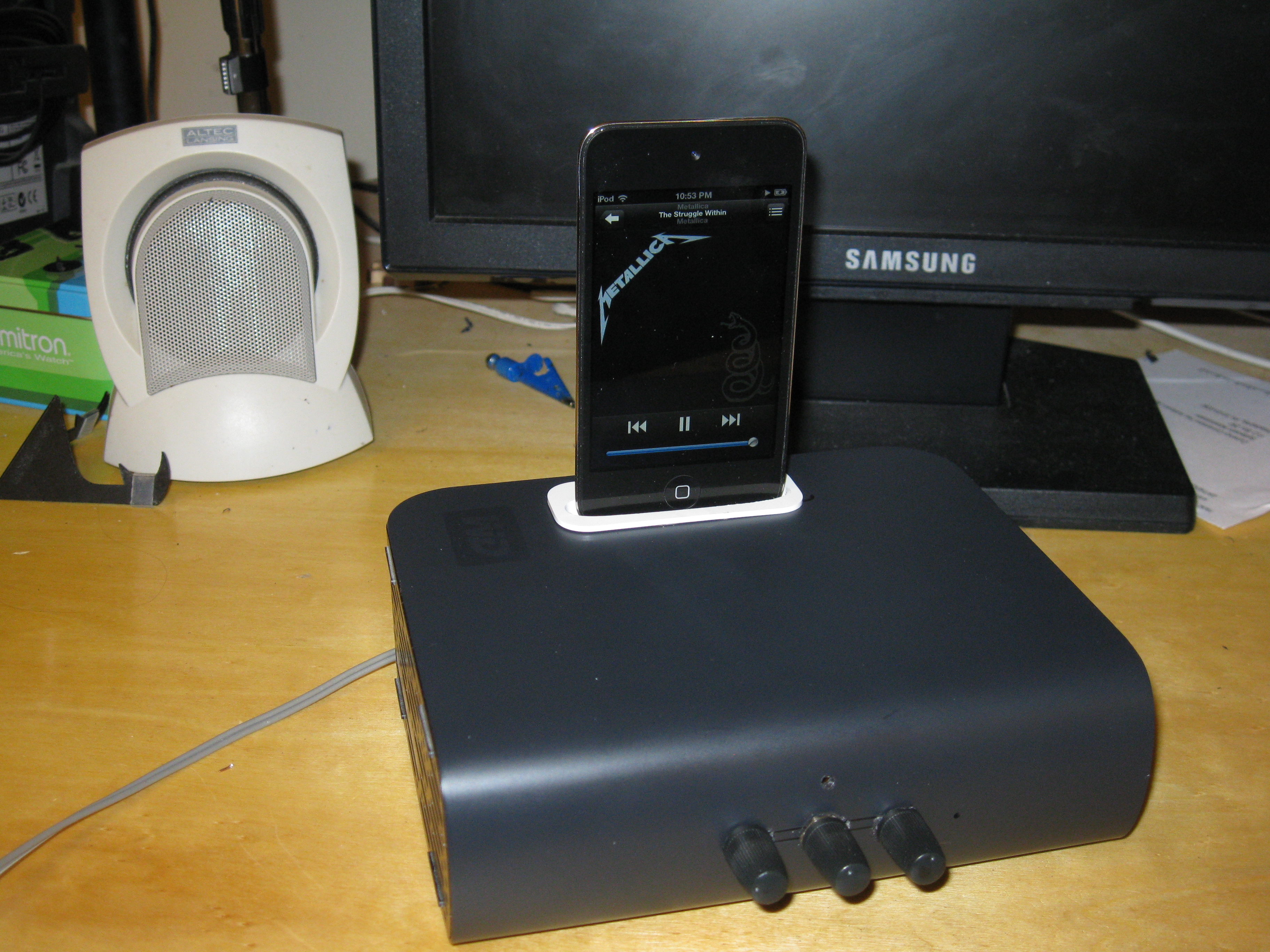 Laptop Speaker system w/ iPod Dock.jpg