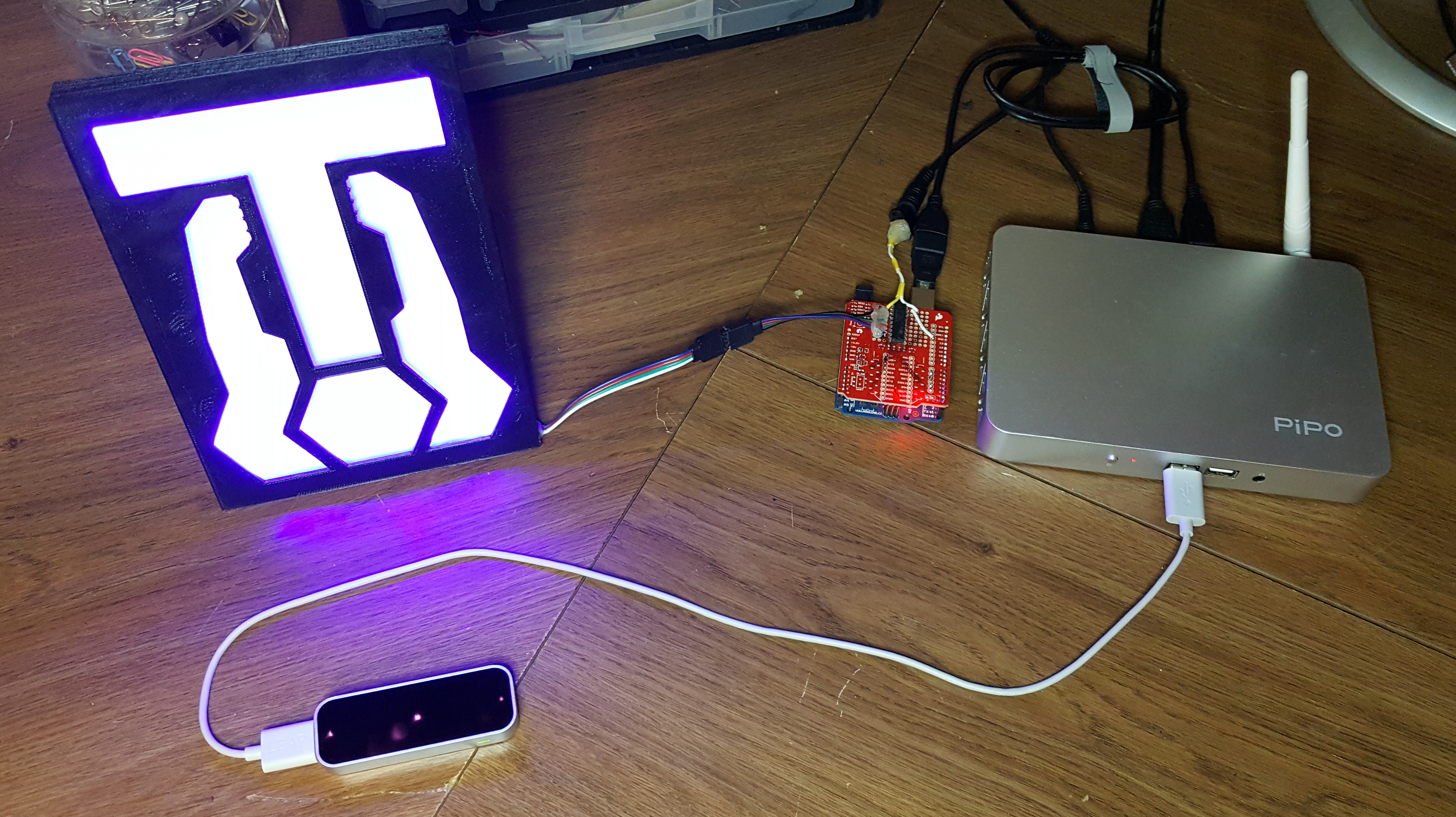 LeapMotion_RGB_Controller.jpg