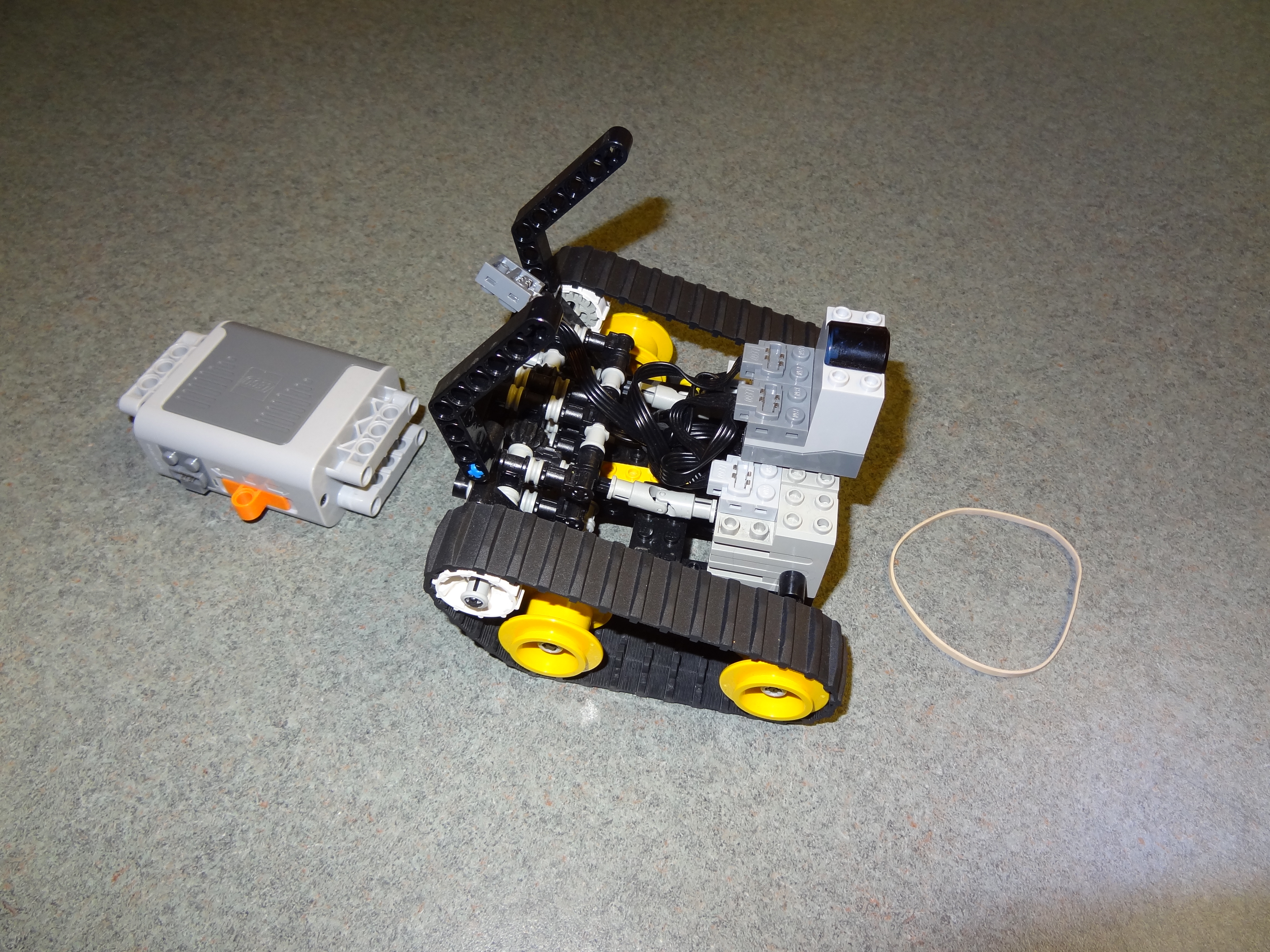 Lego RC Track Rover - 31.jpg