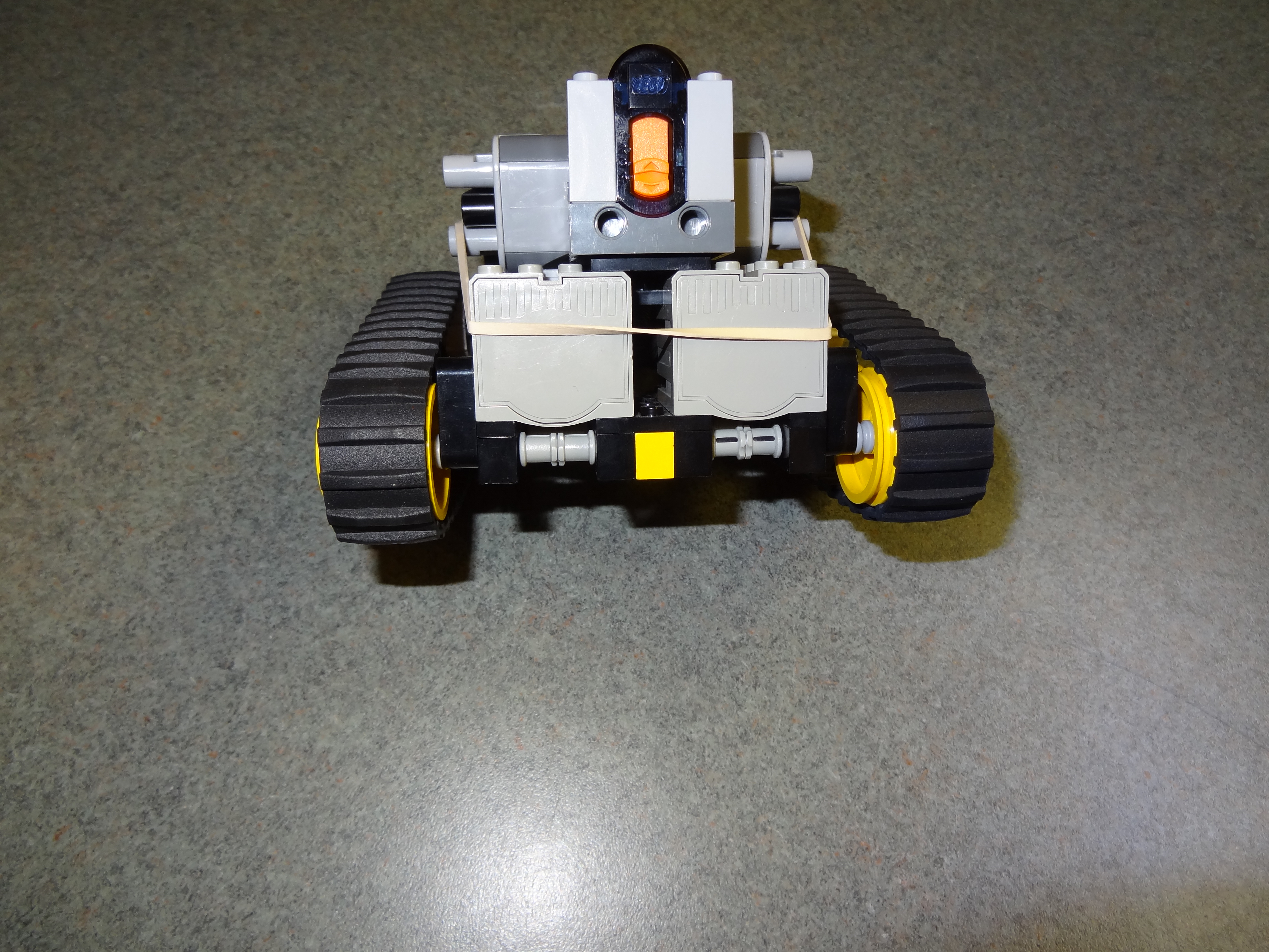 Lego RC Track Rover - 36.jpg