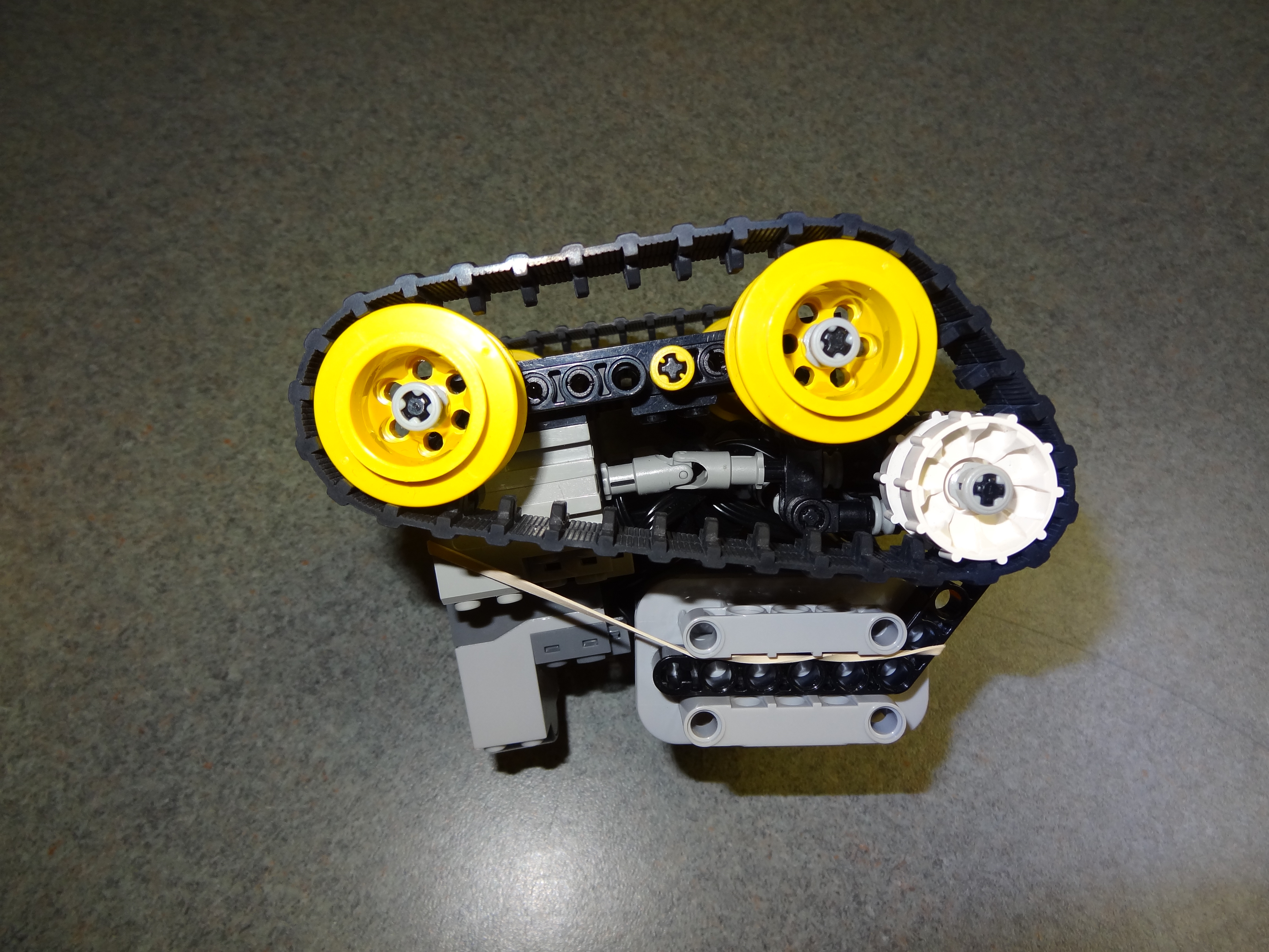 Lego RC Track Rover - 37.jpg