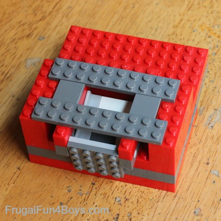 Lego-candy-dispenser-13.jpg