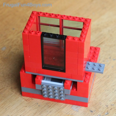 Lego-candy-dispenser-16.jpg