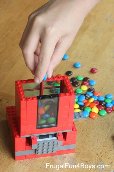 Lego-candy-dispenser-17.jpg