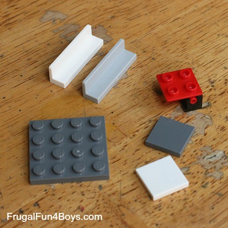 Lego-candy-dispenser-4.jpg