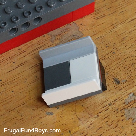 Lego-candy-dispenser-5.jpg