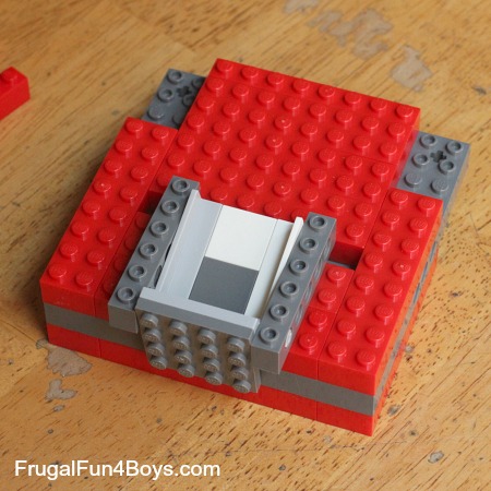 Lego-candy-dispenser-9.jpg