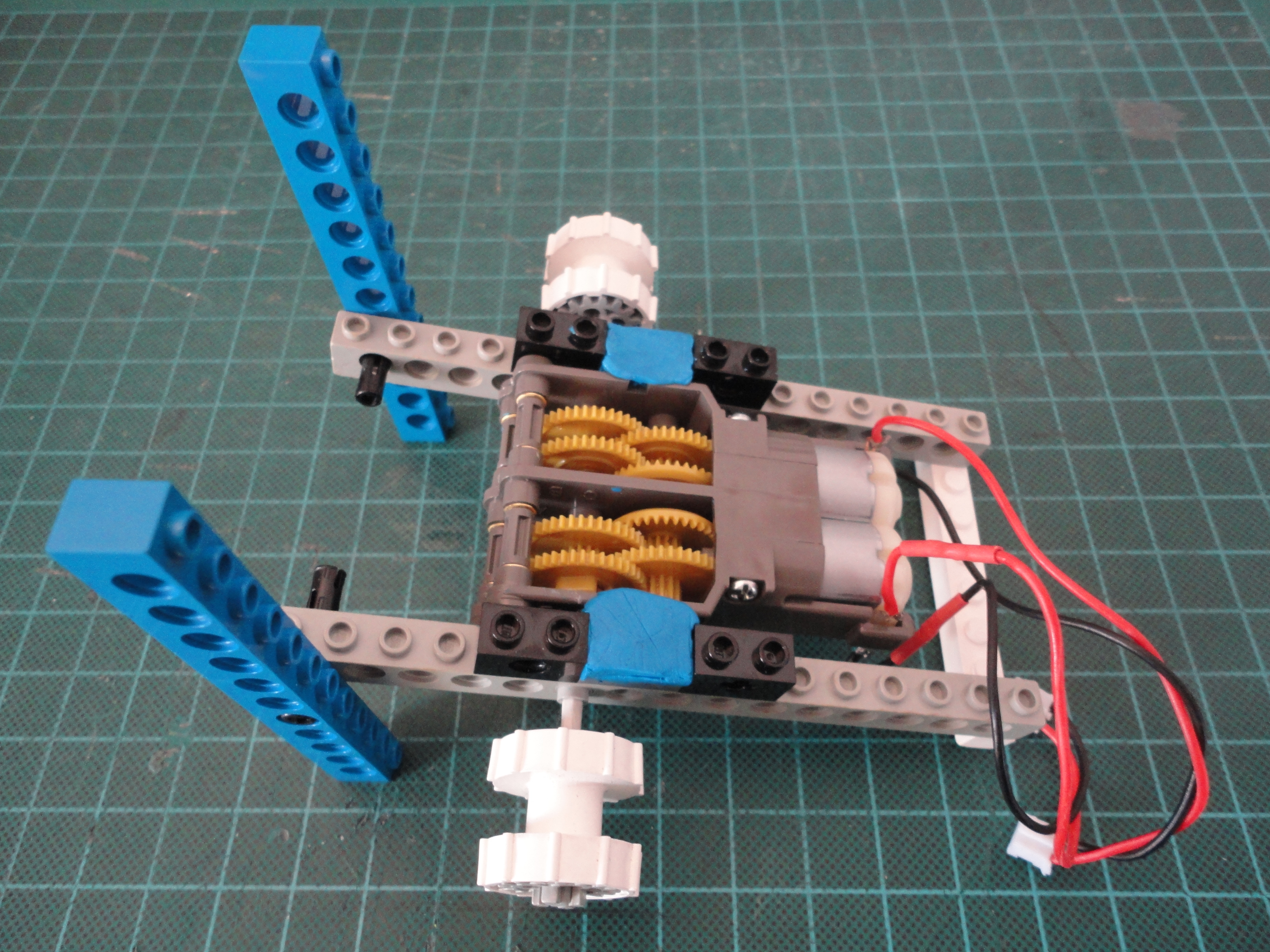 LegoBotFrame_104.JPG