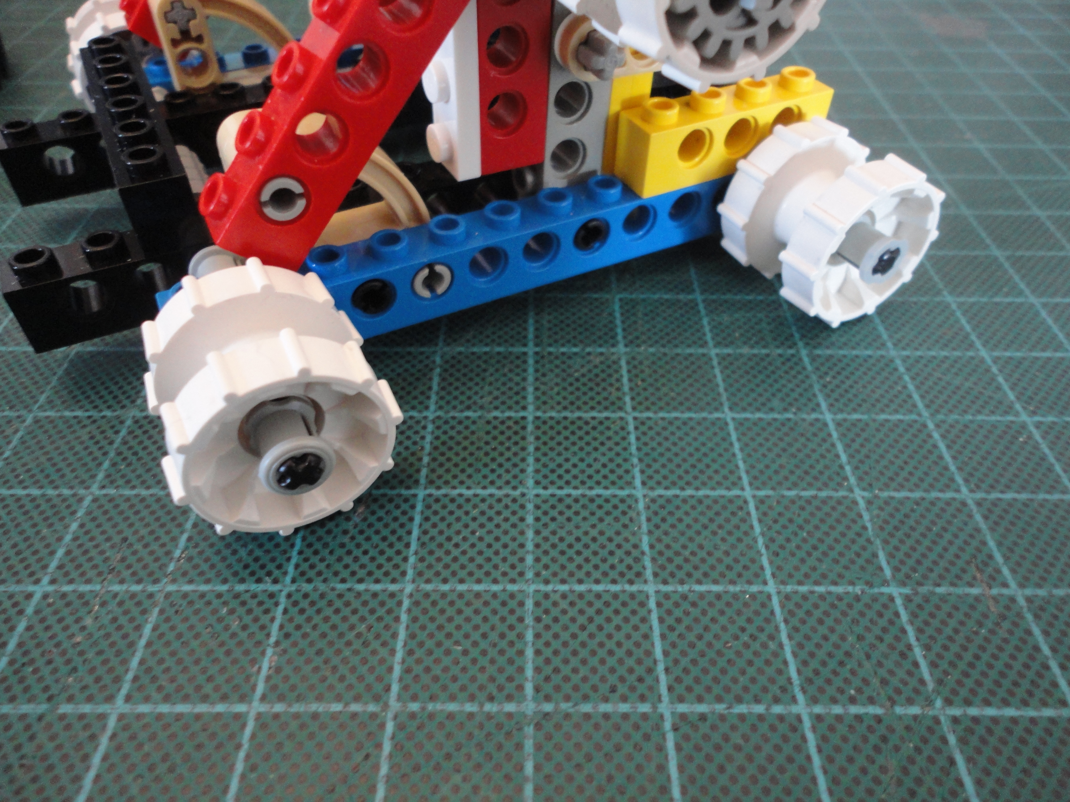 LegoBotTrack_08.JPG