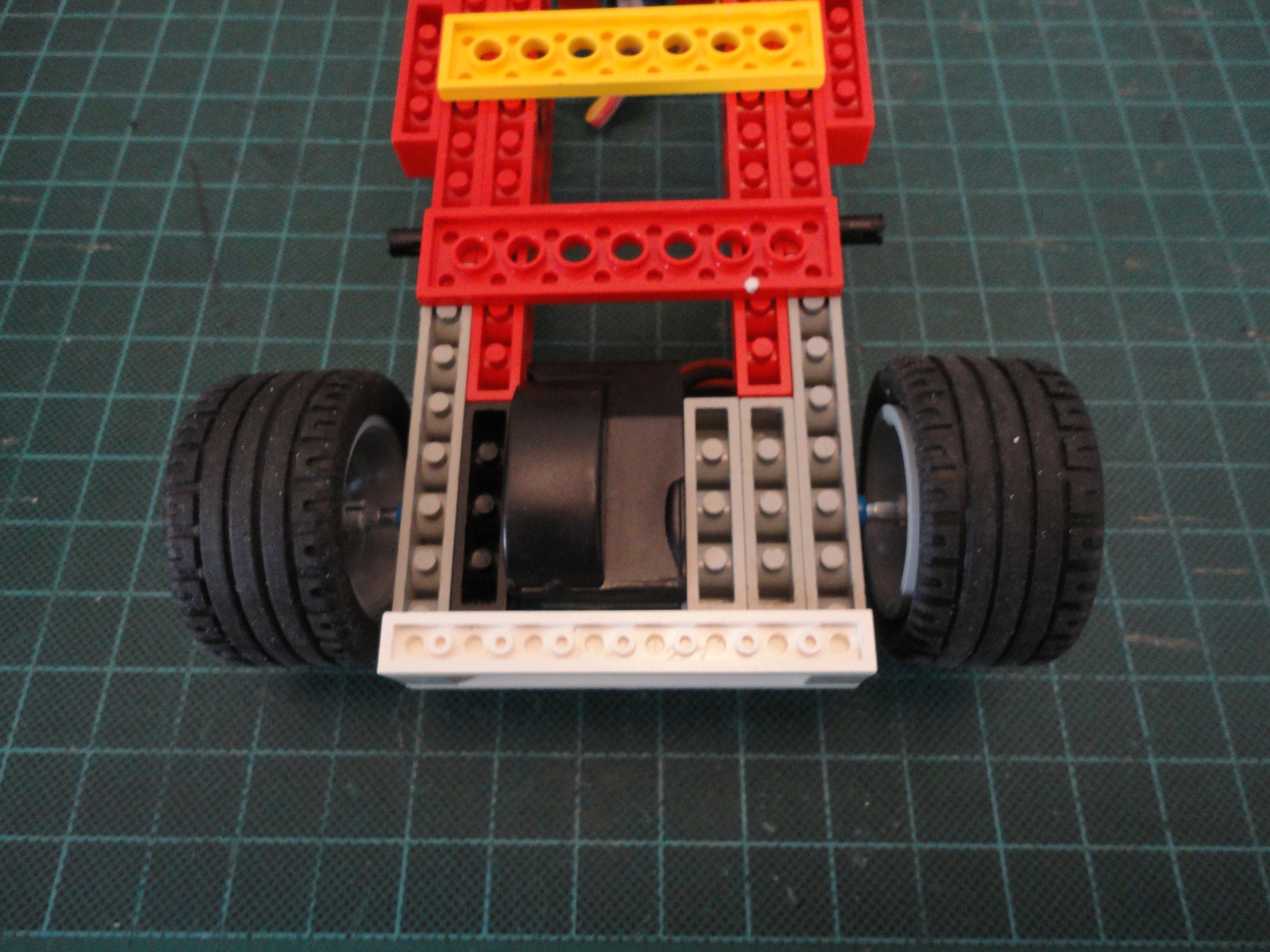 LegoRaceCar025.JPG