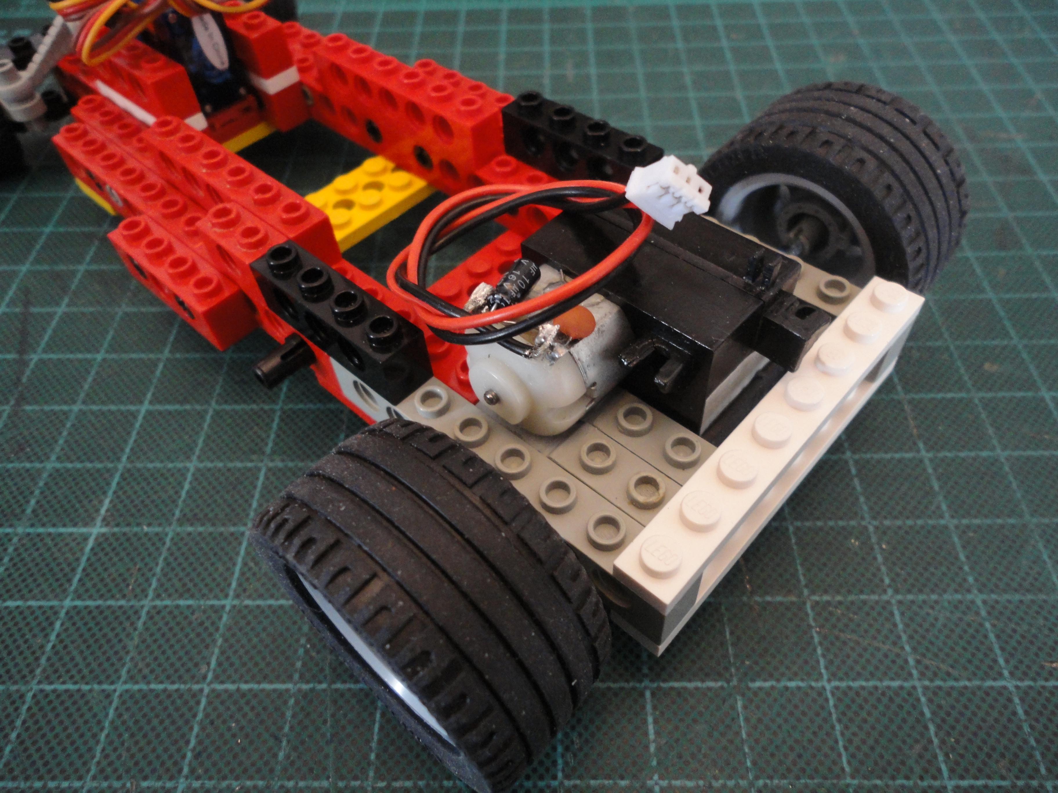 LegoRaceCar026.JPG