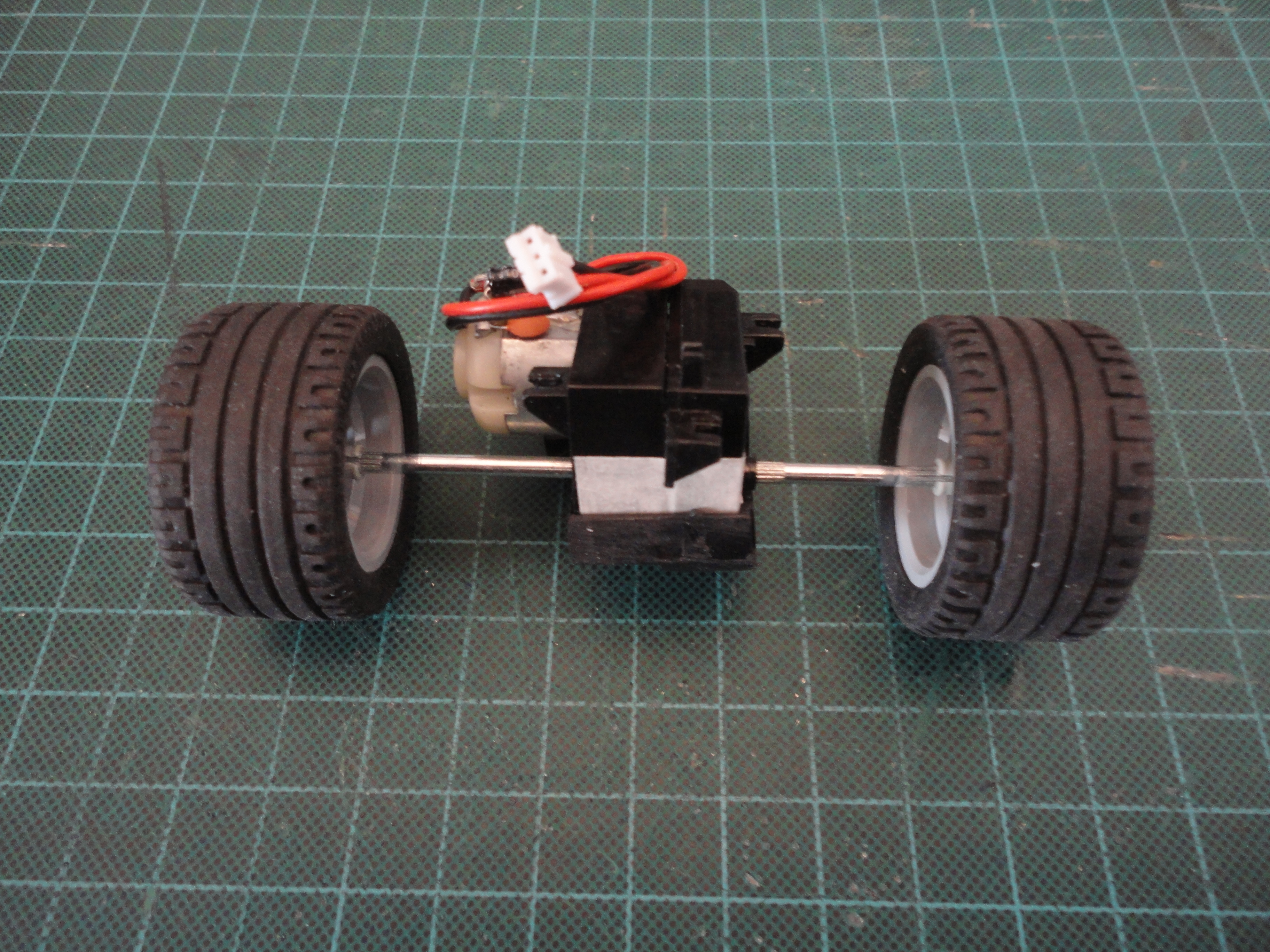 LegoRaceCar032.JPG