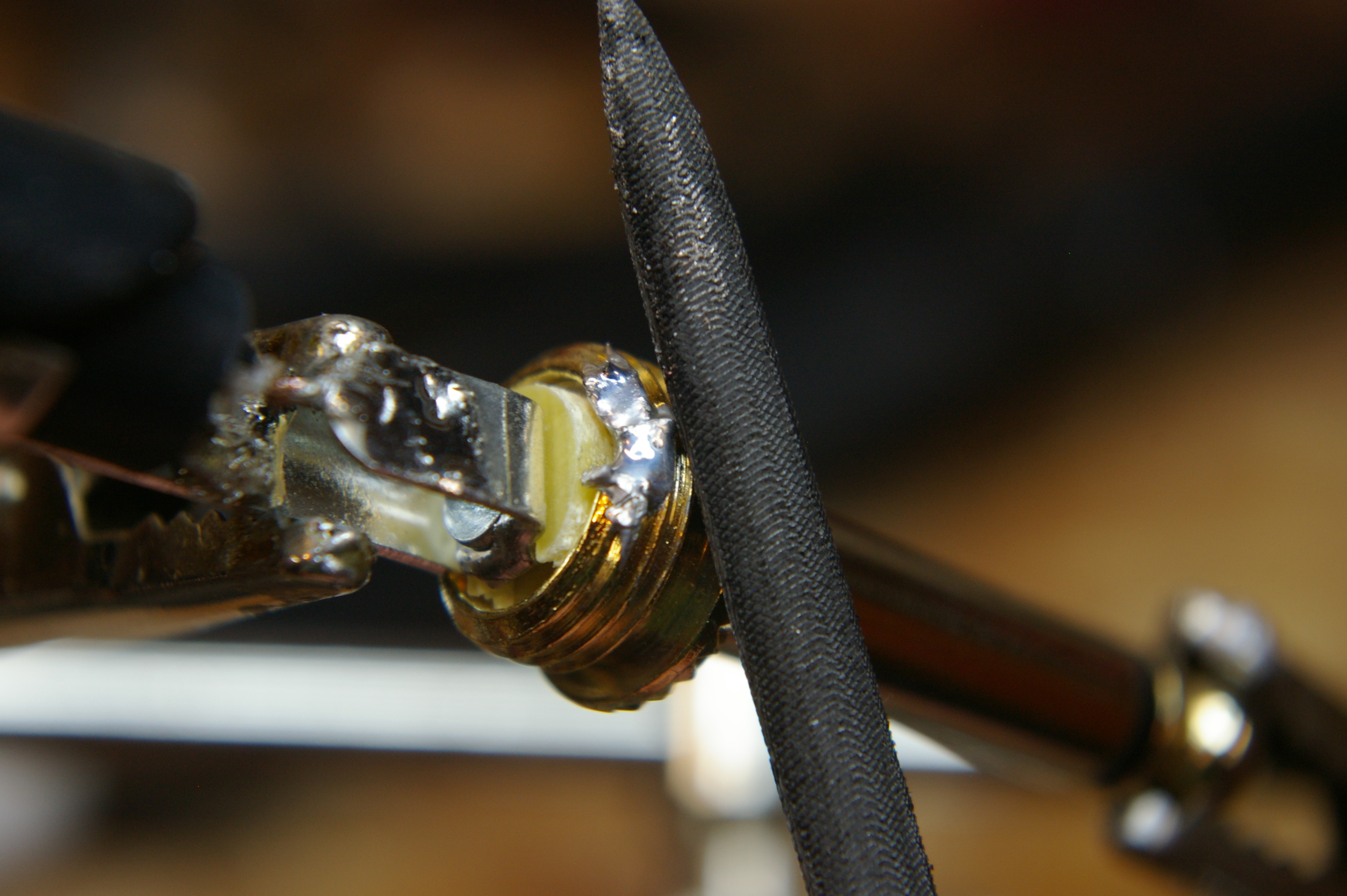 MC Fix Broken Cable - Solder on mechanical joint - cleaning threads.jpg