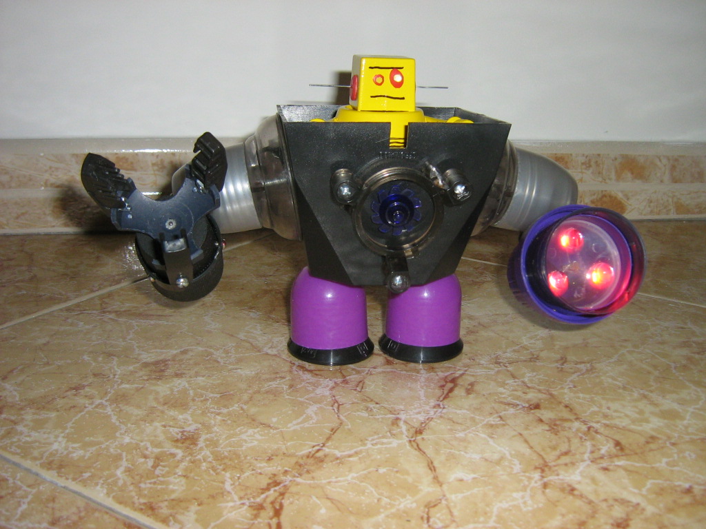 MECHA ROBOT light 001.jpg