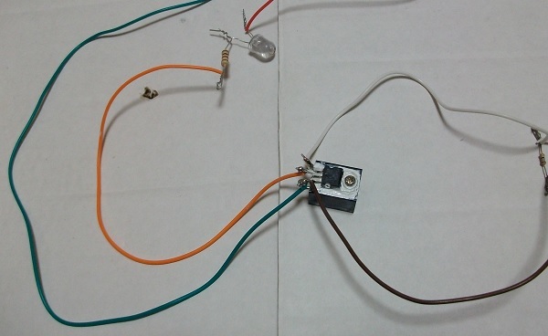 MOSFET Touch Lamp 03 Step 02 Build the Circuit.jpg