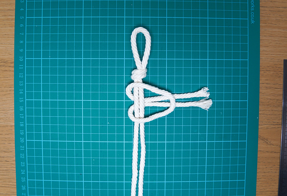 Macrame Feather 21.jpg