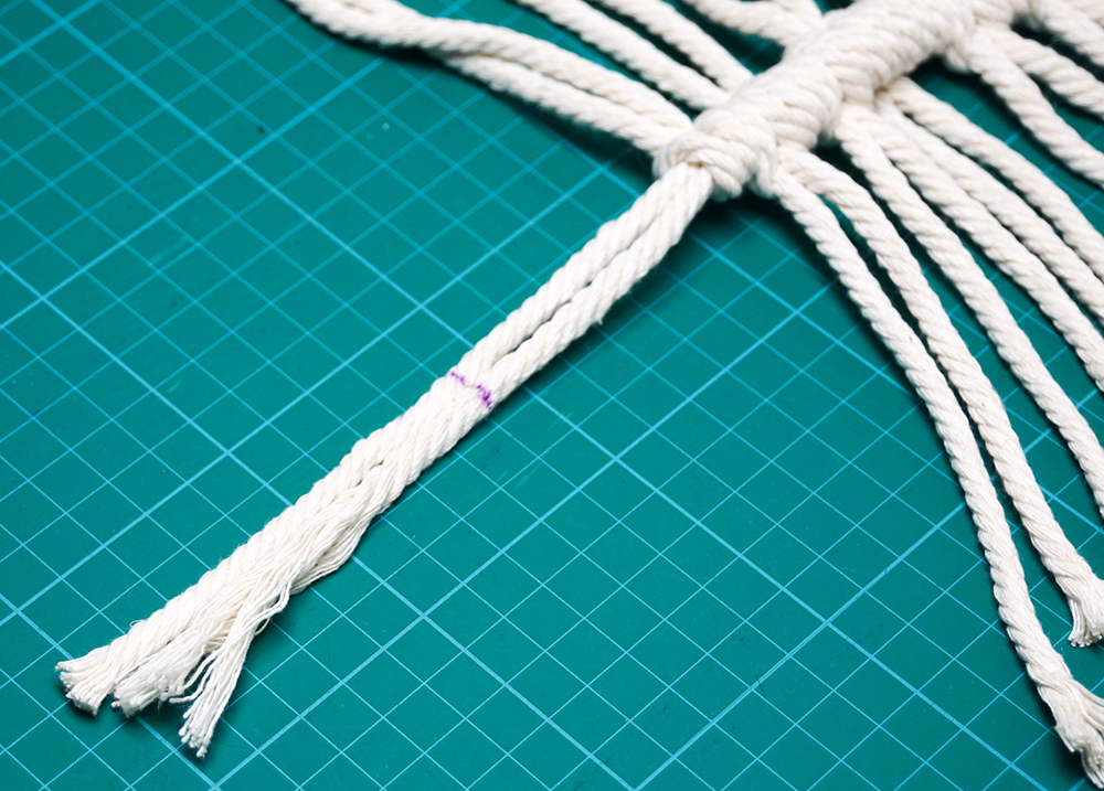 Macrame Feather 32.jpg