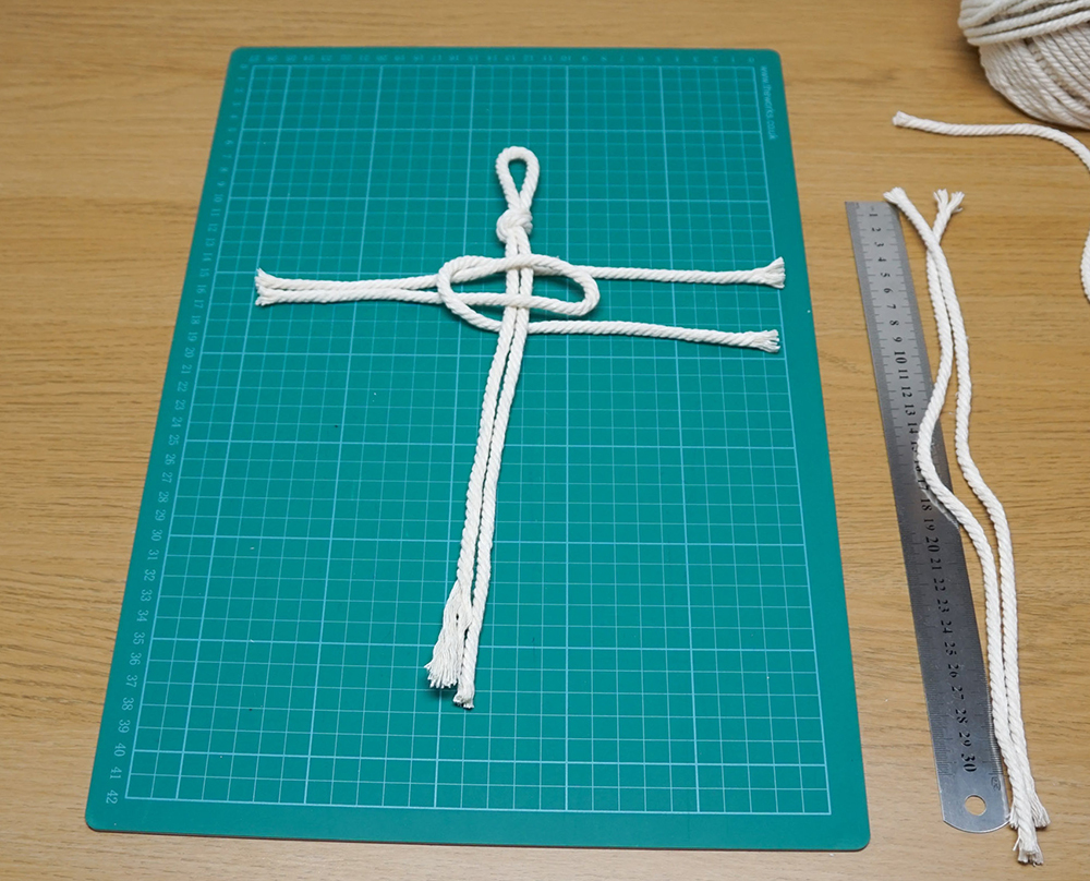 Macrame Feather 9.jpg