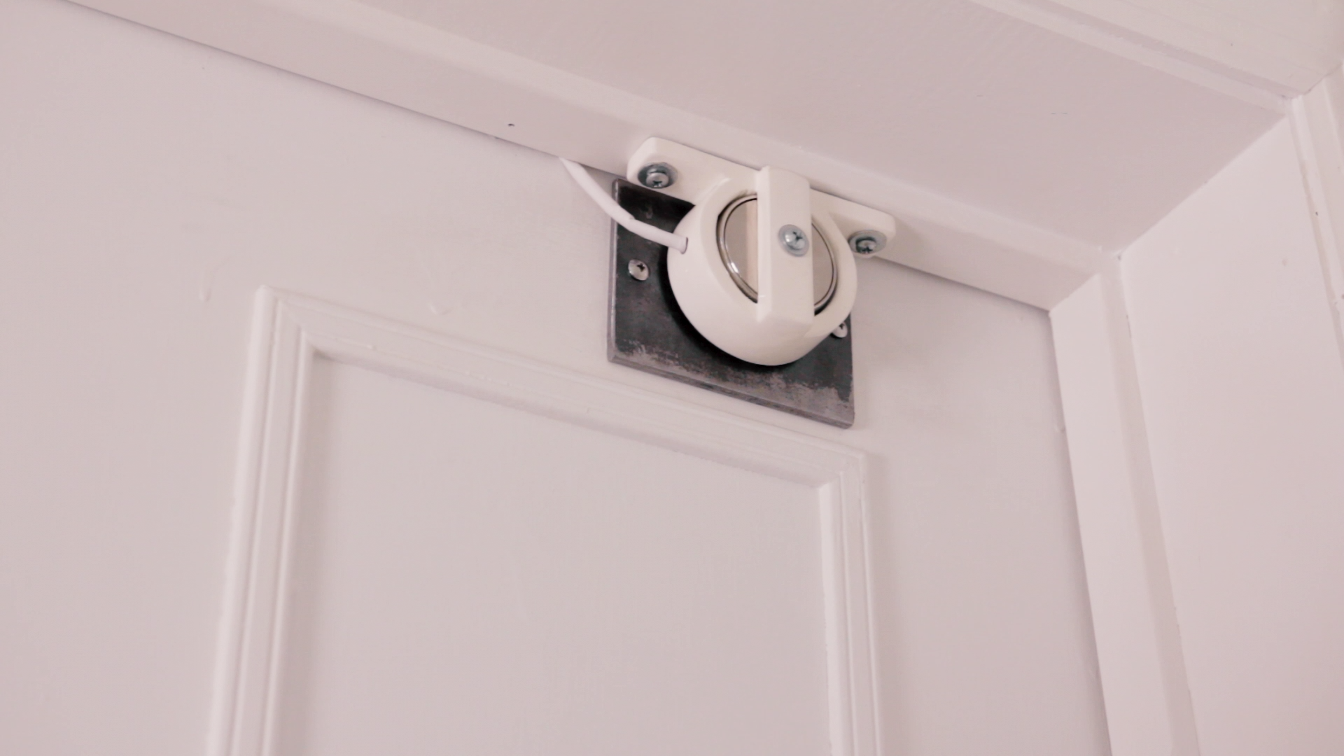 Magnetic Lock with 3D Printed Mount.png