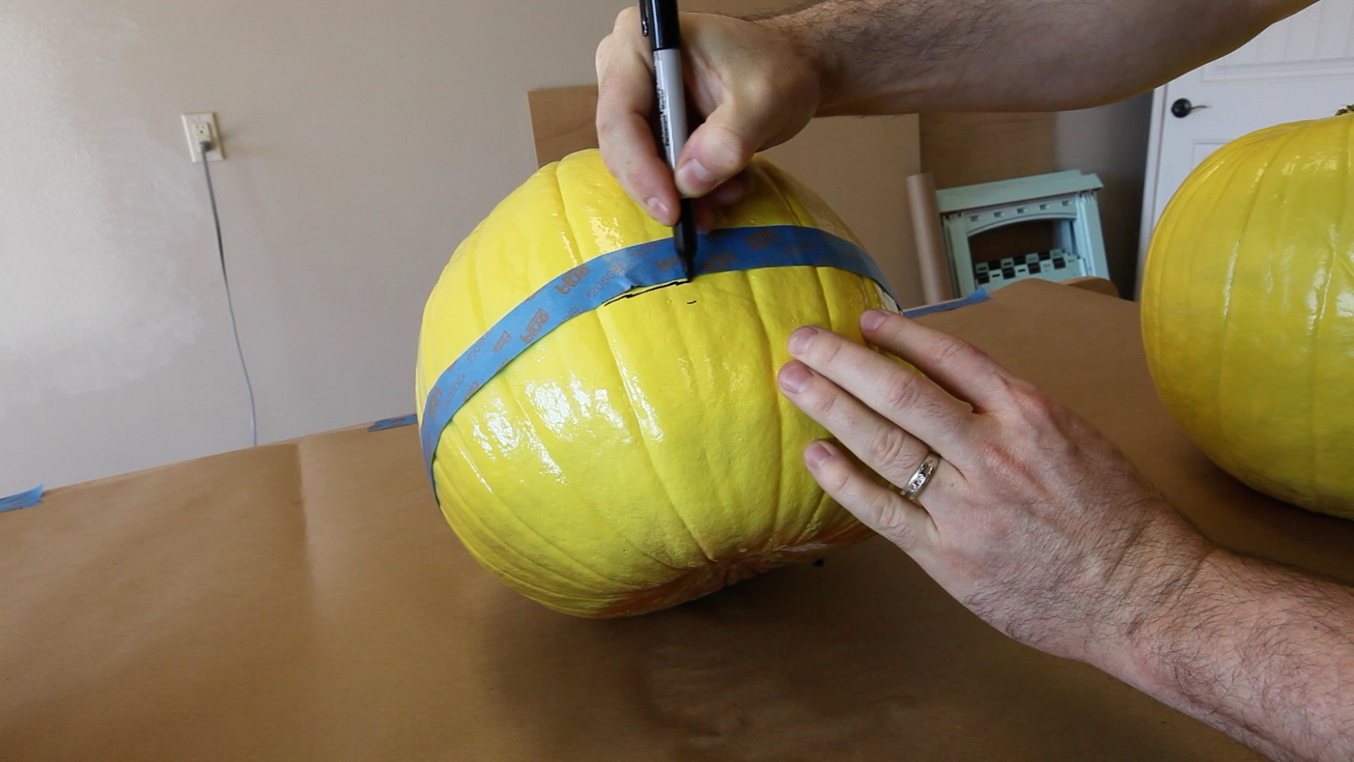 Make Minion Pumpkins for Halloween 0003.jpg