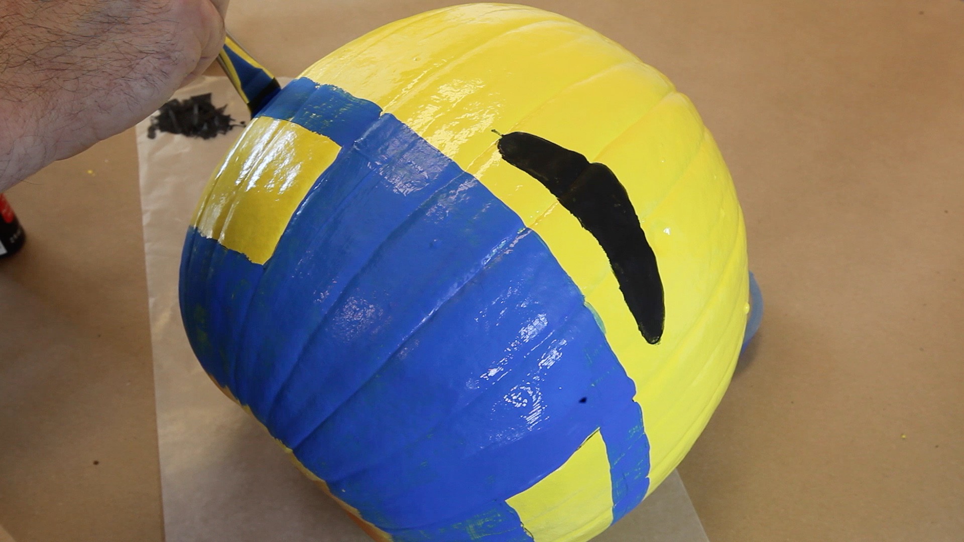 Make Minion Pumpkins for Halloween 0006.jpg