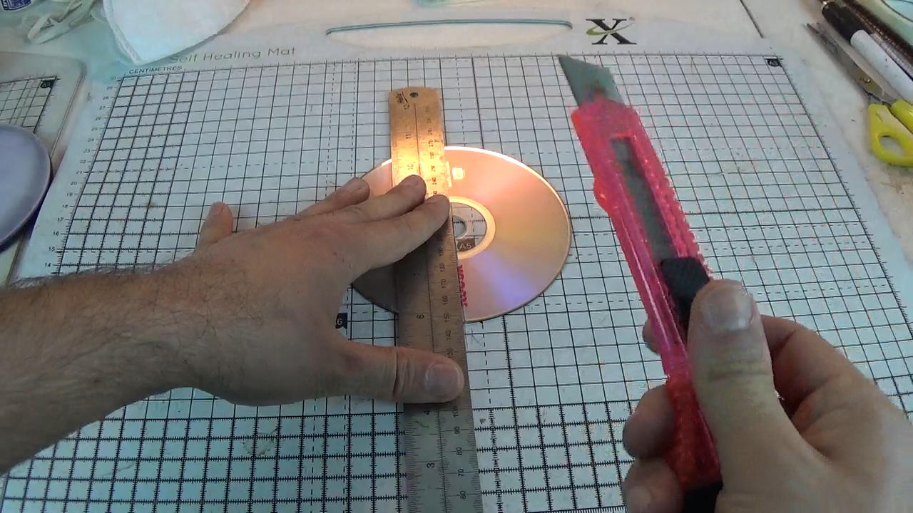 Make a ring with recycled CDs 2.bmp