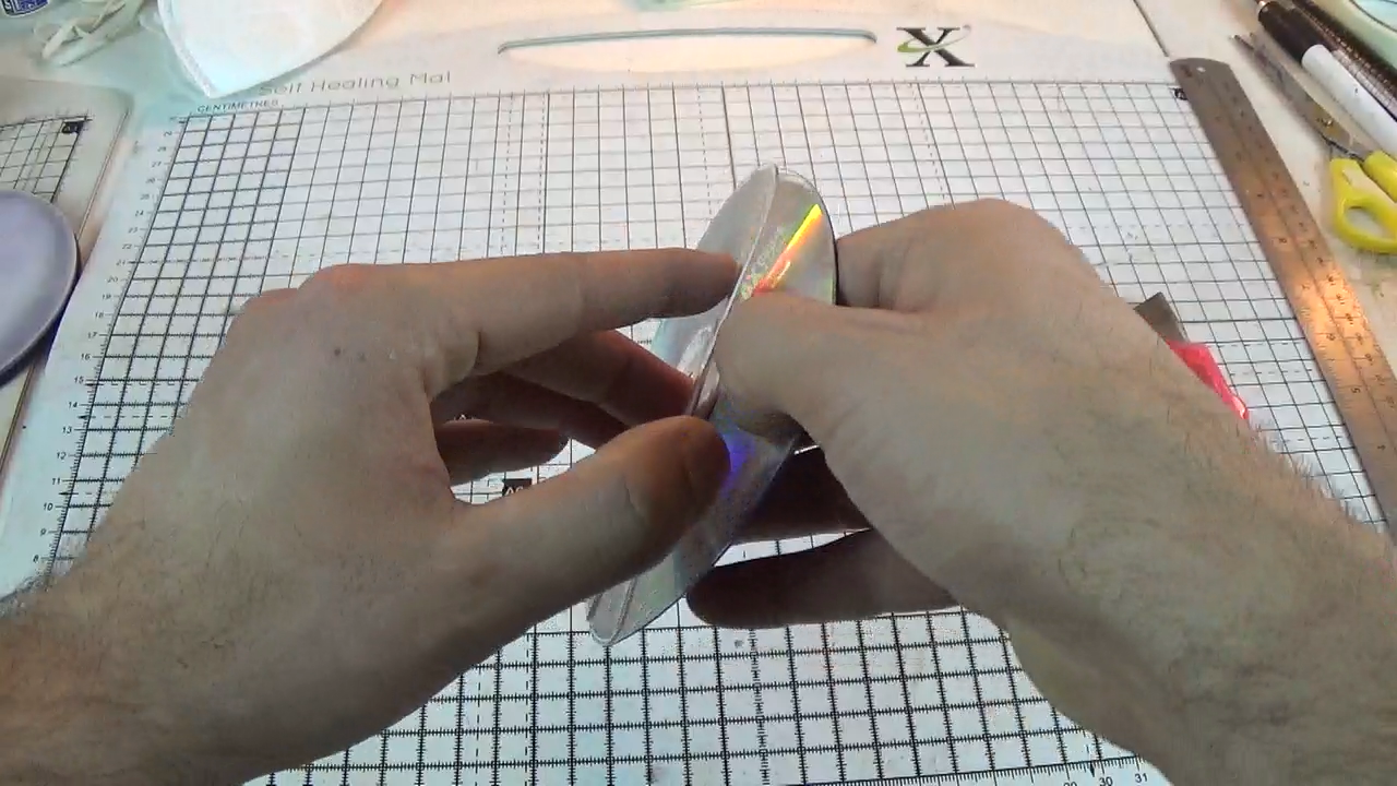 Make a ring with recycled CDs 3.bmp