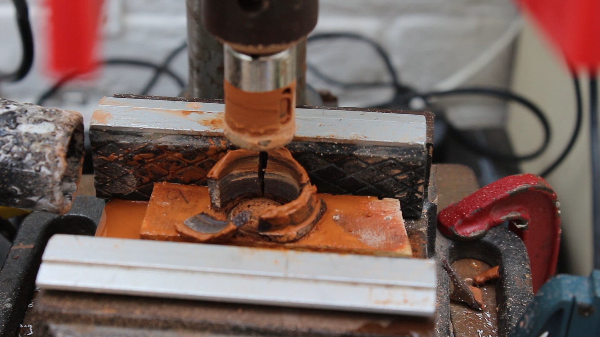 Making a dinosaur bone ring 4.bmp