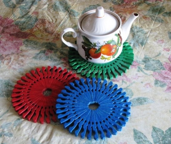 Making-teapot-mat-with-pegs-01.jpg