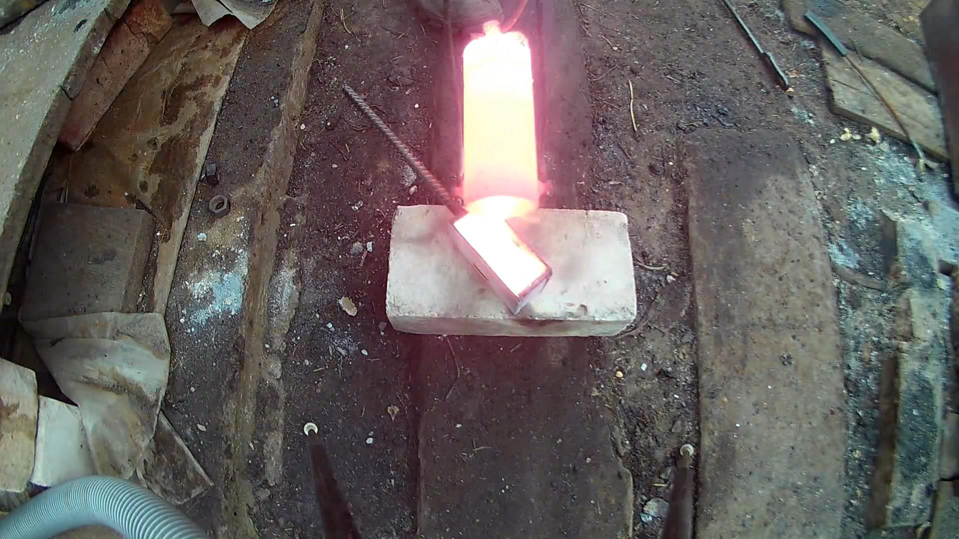 Melting used Primers. Brass + Copper Casting.avi_snapshot_02.42_[2017.02.01_13.46.46].jpg