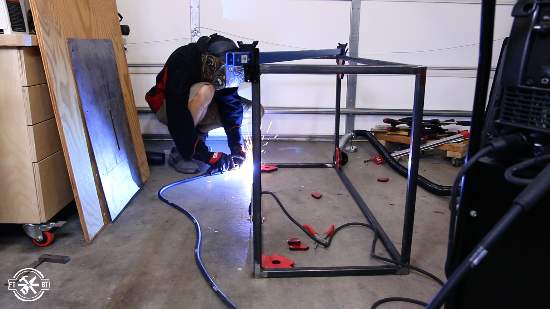 Metal and Wood Desk with Wireless Charging.00_04_38_14.Still013.jpg