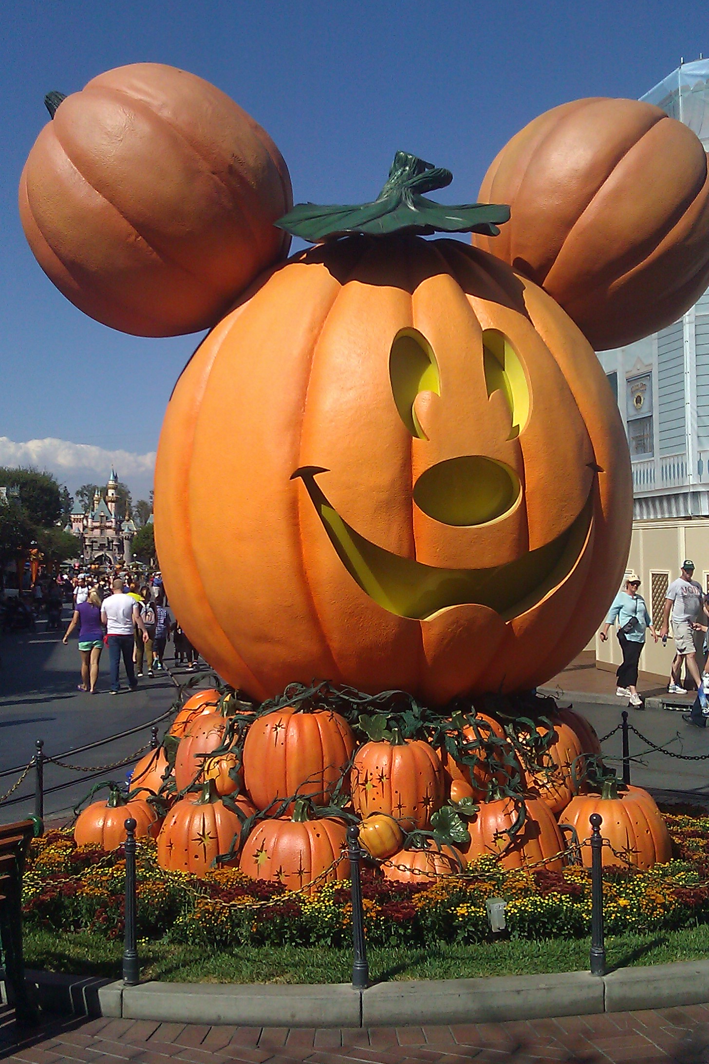 Mickey Pumpkin Decor.jpg