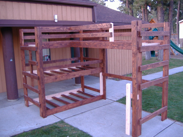 Mikaylea's_L_shaped_Quad_Bunk_Bed_set_nearly_finished_004.jpg