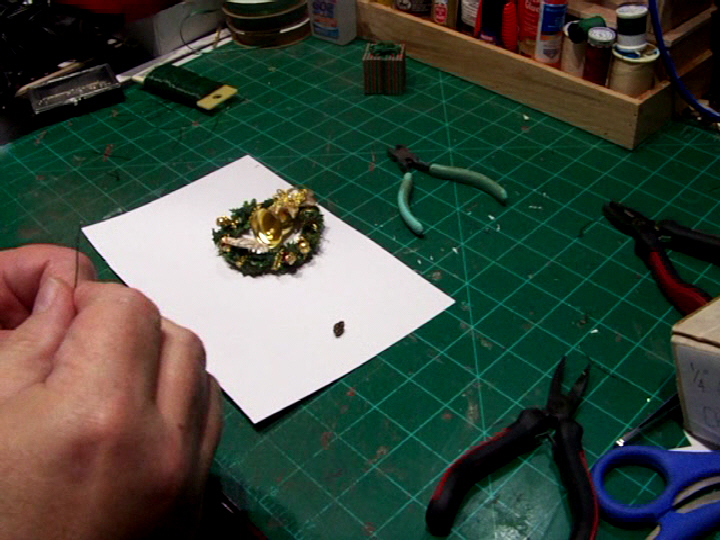 Mini Xmas Wreath Making (17).Movie_Snapshot.jpg