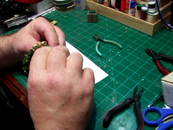 Mini Xmas Wreath Making (25).Movie_Snapshot.jpg