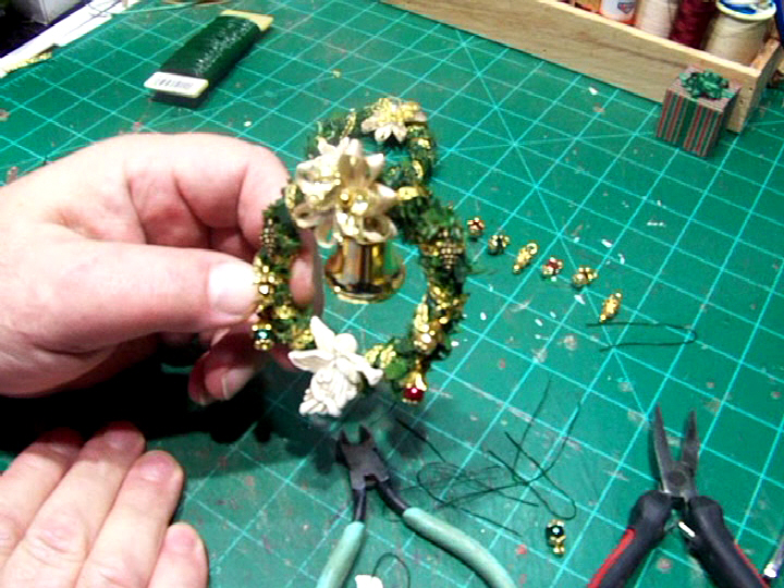 Mini Xmas Wreath Making (38).Movie_Snapshot.jpg