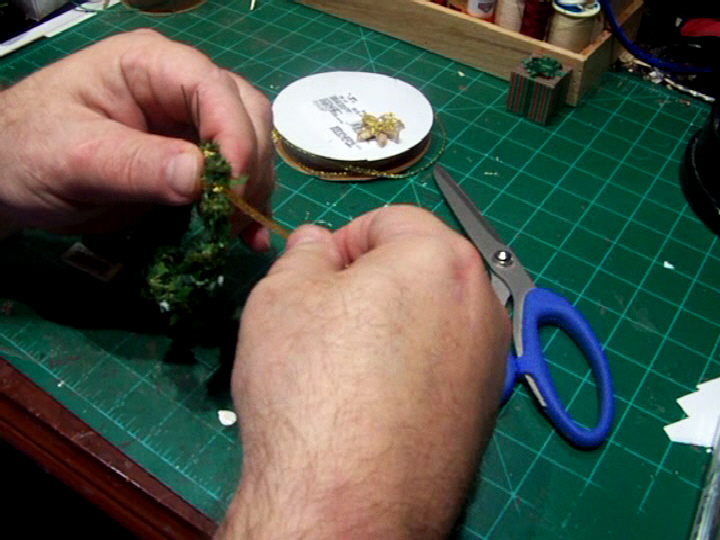 Mini Xmas Wreath Making (6).Movie_Snapshot.jpg