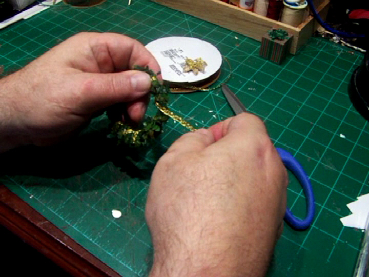 Mini Xmas Wreath Making (9).Movie_Snapshot.jpg