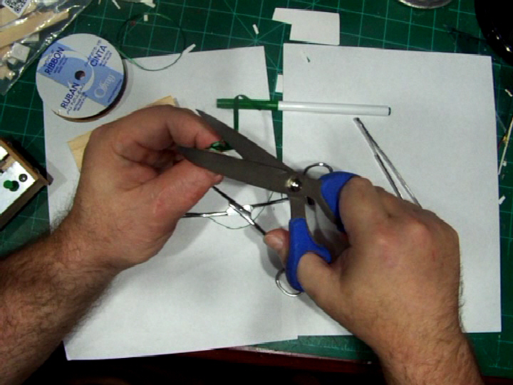 Mini-bow-making overhead fixed (37).Movie_Snapshot.jpg