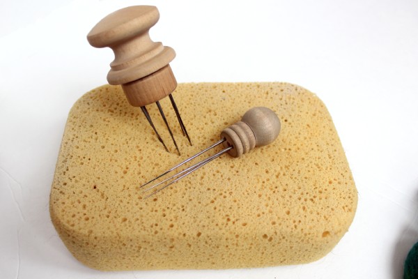 Needle-Felting-Tools-and-Sponge-600.jpg