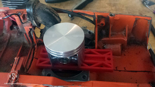 New Piston, Centered in Crank Case.jpg