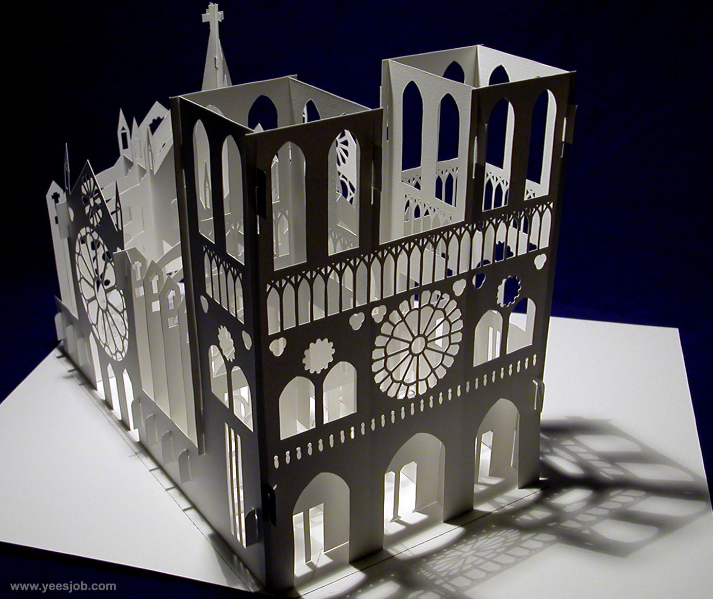 Notre Dame Kirigami popup origamic 01.JPG