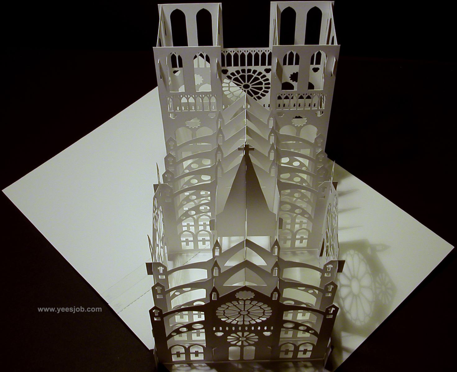 Notre Dame Kirigami popup origamic 07.JPG