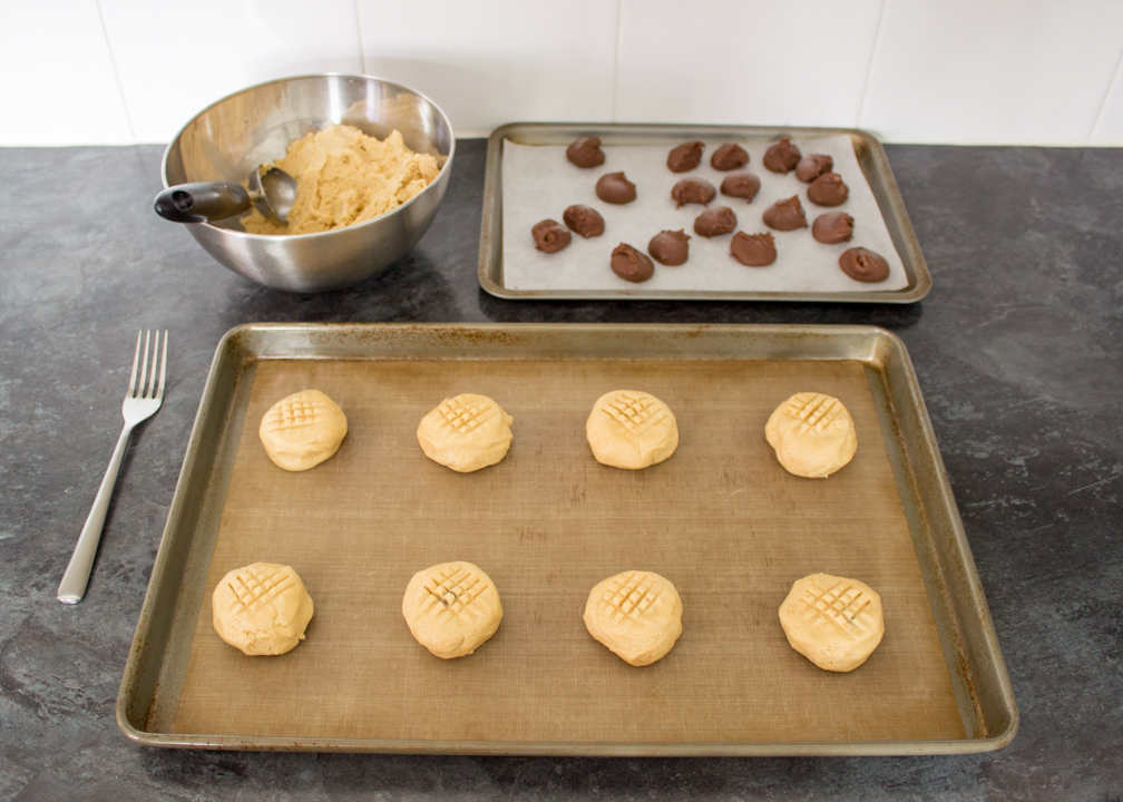 Nutella Stuffed Peanut Butter Cookies-6.jpg