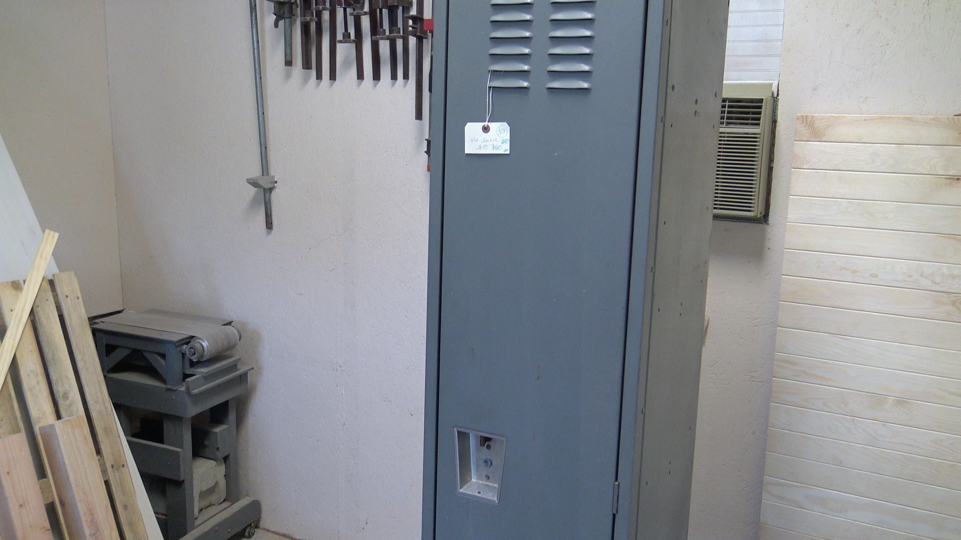 Old Locker middle.png